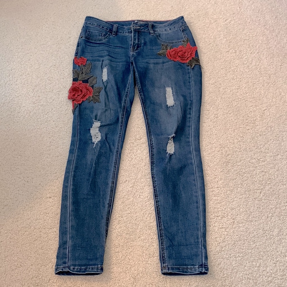 Flower-embroidered ripped Jeans, Size 7